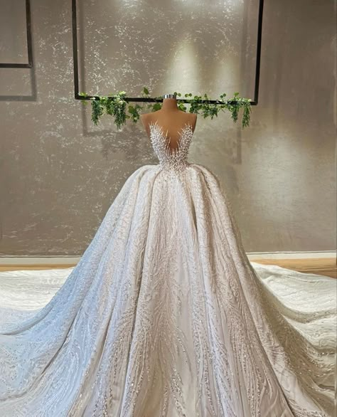 Wedding Dresses Rich, Rich Wedding Dress, Wedding Dresses Extravagant, Bride Dress Princess, Extra Wedding Dresses, Wedding Dresses Glitter, Wedding Dresses Bling, Gorgeous Wedding Dress Princesses, Expensive Wedding Dress