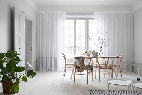 10 Scandinavian style interiors ideas | ITALIANBARK Swedish Style Living Room, Kitchen Scandinavian Style, Curtain Minimalist, Scandinavian Curtains, Living Room Curtain, Style Living Room, Scandinavian Style Interior, Simple Furniture, How To Make Curtains