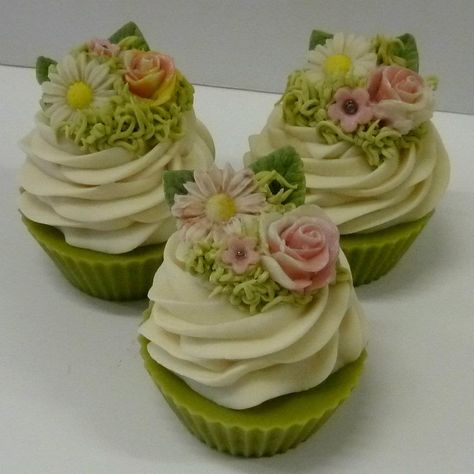 One of our new summer floral soap cupcakes- Fairy Garden http://www.purosoaps.com/cupcakes-made-of-natural-soap-s/36.htm Soap Cupcakes, Dessert Soap, Soap Cake, Fancy Soap, Floral Soap, Pretty Soap, Cupcake Soap, Soap Making Recipes, Holiday Cupcakes