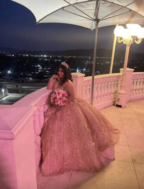 #quinceañera #quinceaneradress #quince #rosegold Pink Quinceanera Damas Dresses, Rose Gold Quinceanera Dresses Mexican, Pink Quinceanera Dresses Rose Gold, Pink Quince Makeup, Quince Party Ideas, Pink Quince Nails, Quinceanera Dresses Rose Gold, Quince Aesthetic, Pink Quince Theme