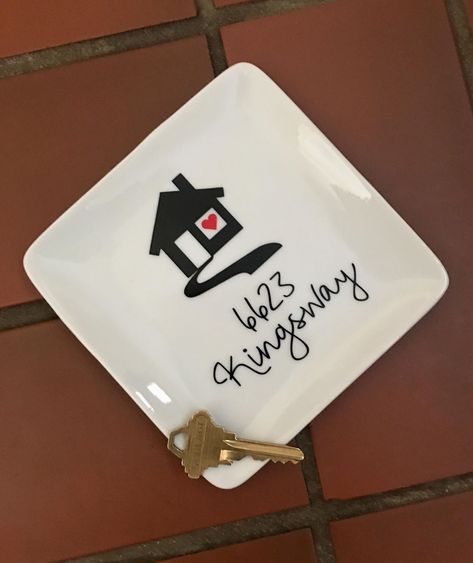 First House Gift Ideas, Cricut Housewarming Gift, Entryway Tray, Realtor Client Gifts, Cricut Inspiration, Condo Decor, Diy Stocking Stuffers, Diy Stockings, Key Tray