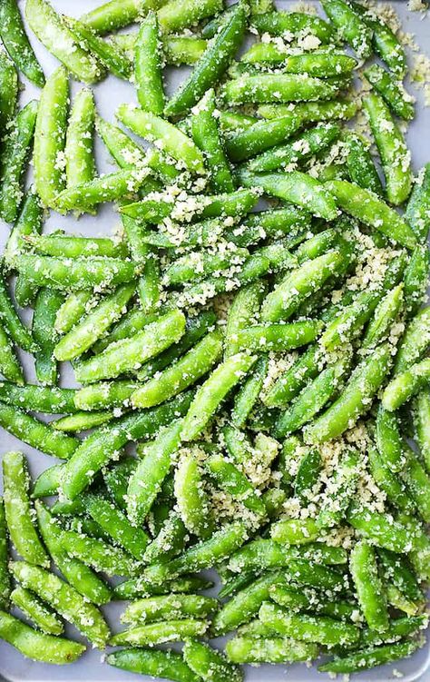 Garlic Parmesan Sugar Snap Peas - Diethood Peas Recipe Healthy, Snow Peas Recipe, Sugar Snap Pea Recipe, Snap Peas Recipe, Peas Recipe, Panko Crumbs, Pea Recipes, Sugar Snap Peas, Veggie Side Dishes