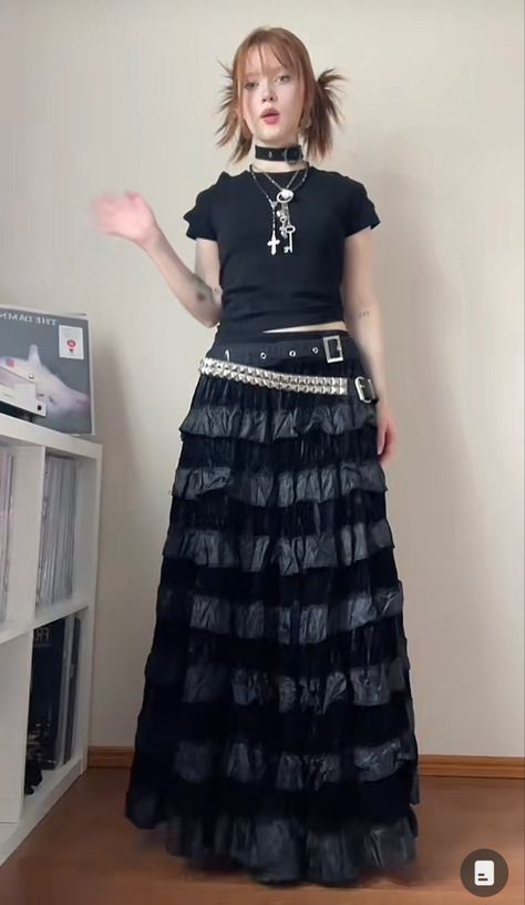 Long Black Skirt Goth Outfit, Alt Goth Fashion, Flowy Goth Outfit, Long Skirt Goth Outfit, Outfits With Long Black Skirts, Goth Long Skirt, Prep Goth, New Wave Fashion, Goth Streetwear