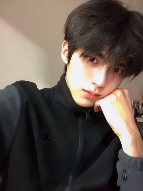 Chinese Boy Haircut, Dream Haircut, Boy Haircut, Asian Guys, Cute Asian Guys, Side Part, Ulzzang Boy, Chinese Boy, Unique Hairstyles