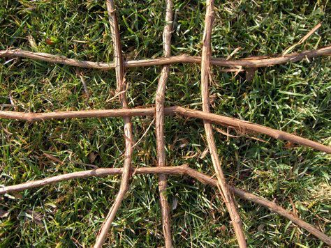 Grape Vine Crafts, Grapevine Basket, Patio Layout Design, Twig Crafts, Basket Weaving Diy, Patio Layout, Basket Weaving Patterns, Willow Weaving, Natural Baskets