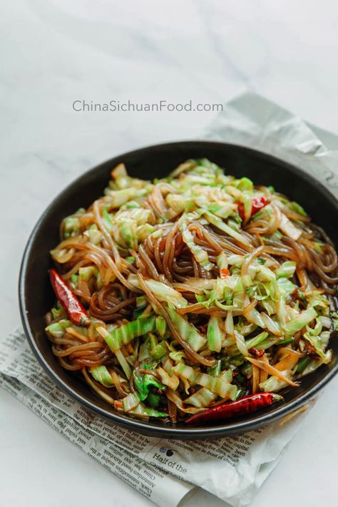 Starch Noodles Stir Fry with Shredded Cabbage - China Sichuan Food Yummy Popcorn Recipes, Halwa Puri, Chinese Noodle Recipes, Noodles Stir Fry, Sichuan Food, Cabbage And Noodles, Puri Recipe, Chinese Noodles, Stir Fry Noodles