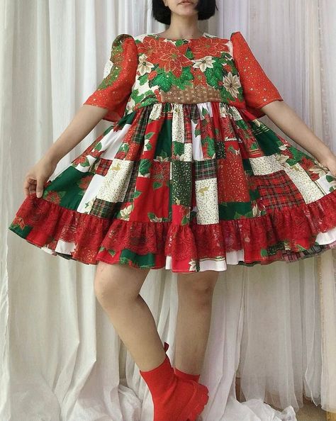 Patchwork Dress Pattern, Diy Christmas Outfit, Vintage Christmas Dress, Christmas Patchwork, Quilt Dress, Christmas Dress Women, Sewing To Sell, Christmas Dresses, Holiday Attire