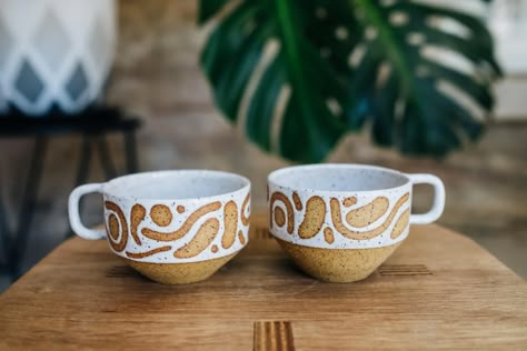 Blobby latte cups in Laguna Buff Speckle : Pottery Simple Pottery, Ceramica Ideas, Ceramic Glazing, Glazing Ideas, Ceramic Forms, Ceramic Glaze Recipes, Beginner Pottery, Flower Farming, Ceramic Glazes