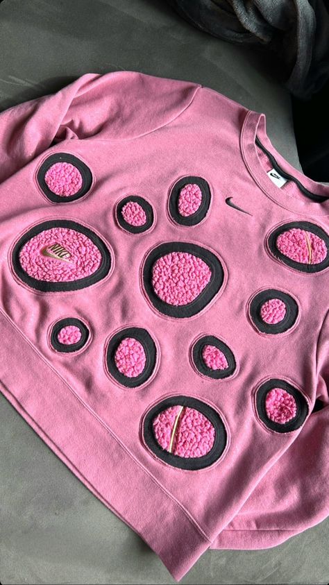 Creative Sweatshirt, Pink Nike Sweatshirt, Diy Sweatshirt Refashion, Reworked Sweater, Rework Sweatshirt, Upcycled Sweatshirt, Rework Clothes, Reworked Sweatshirts, Reworked Clothes