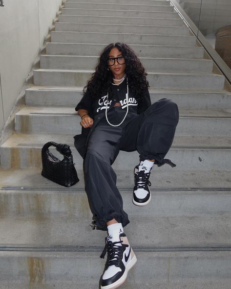 Def working on a little video recap but in the meantime, here’s a little dump from this weeks Jordan trip to watch the WNBA Sparks VS Dream game in LA 🫶🏾✨ @jumpman23 Wnba Women Style, Street Style Jordans, Hip Hop Show Outfit, Wnba Game Outfit, Nba Game Outfit Woman, Nba Game Outfit, Jordan Trip, Styling Jordans, Parisian Street Style