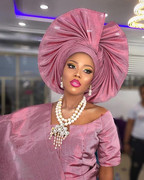 UnderscoreUFB (@underscore_ufb) • Instagram photos and videos Nigerian Clothes, African Headdress, Nigerian Gele, Gele Styles, Wedding Robes Bridesmaids, African Head Dress, Nigerian Outfits, Classy Hats, Head Wrap Styles