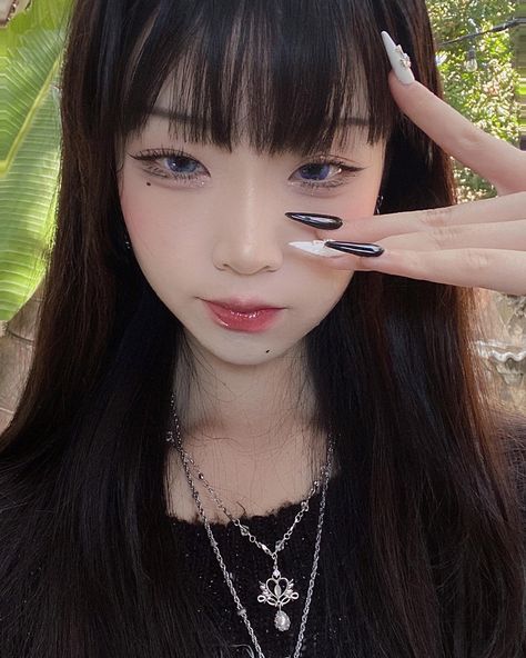 Peach Makeup, Eye Makeup Pictures, Alternative Makeup, Asian Eye Makeup, Makeup Looks Tutorial, Makeup Pictures, Cosplay Makeup, Asian Makeup