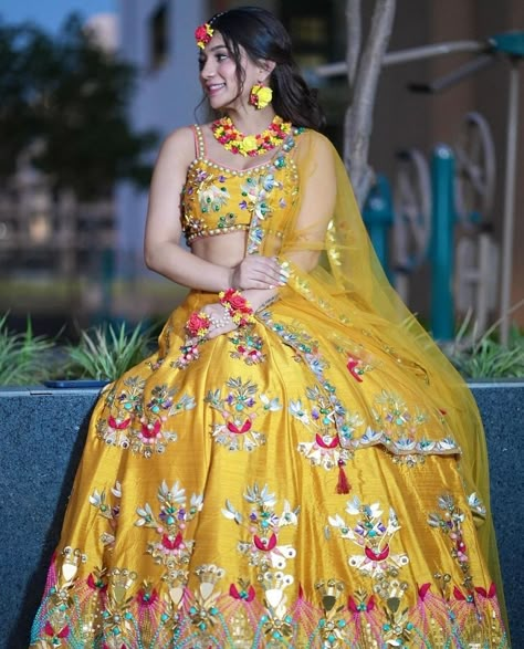 Haldi Ceremony Outfit Indowestern, Sangeet Bride Outfit, Lengha Designs, Short Frock Dresses, Haldi Look For Bride, Khushi Punjaban, Haldi Dress Ideas, Haldi Outfit For Bride, Mehandi Outfits