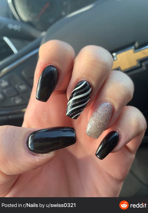 Black Candy Cane Nails, Black Xmas Nails, Black Holiday Nails, Megan Nails, Black And White Christmas Nails, Black Christmas Nails, Christmas Nails 2023, Candy Cane Nails, Matte Black Nails