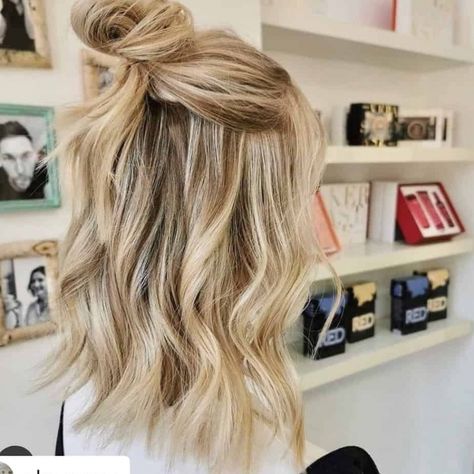 Rainy Day Hair, Half Up Hairstyles, Rainy Day Hairstyles, Easy Updos For Medium Hair, Day Hairstyles, Short Hair Bun, Easy Hairstyles For Medium Hair, Rain Rain, Cute Hairstyles For Medium Hair