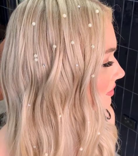 Hoco Hairstyles With Pearls, Straight Hair With Pearls, Hoco Hair Accessories, Rhinestones For Hair, Floating Pearls Hairstyle, Hair Pearls Prom, Hair With Pearls Aesthetic, Hair Bedazzle Looks, Hair With Pearls In It