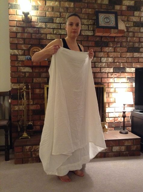 This post is contributed by Celeste Sargent as part of the 1817 Regency Ball Blog Series.Have you been invited to a Regency Era Ball?  Has your wardrobe fallen behind on the hottest 1817 England fa... Diy Gown Easy, Regency Costume Diy, Regency Era Costume, Easy Regency Dress, Simple Regency Dress, Easy Historical Costumes, Jane Austen Costume Diy, Diy Regency Dress, Diy Bridgerton Dress