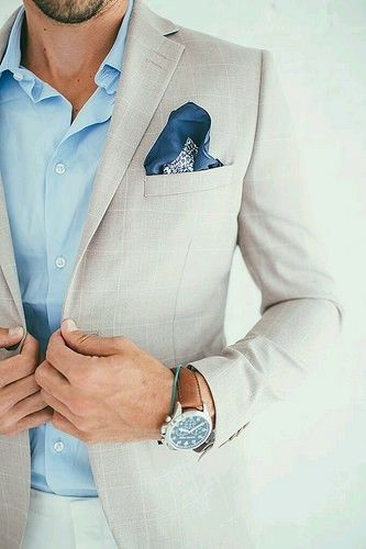 Champagne jacket light blue dress shirt white dress pants and dark blue handkerchief for the groomsmen!!!!! Style Gentleman, Summer Suit, White Suit, Sharp Dressed Man, Summer Suits, Wedding Suits Men, Mens Fashion Suits, Swag Style, Well Dressed Men