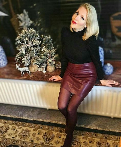 Maroon Stockings Outfit, Maroon Leather Skirt Outfit, Debate Clothes, Maroon Skirt Outfit, Maroon Leather Skirt, Skirt With Tights Outfit, Goodwill Outfits, Skirt With Tights, Red Leather Skirt