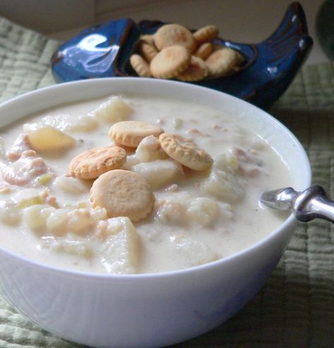 Clam Chowder Easy, Seafood Bisque Recipe Easy, Best Clam Chowder Recipe, Canned Clams, Seafood Bisque Recipe, Clam Chowder Recipe, New England Clam Chowder, Bisque Recipe, Chowder Soup