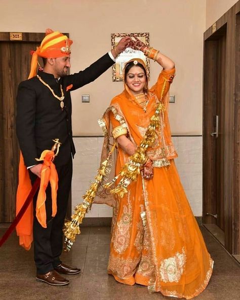 Awesome pics of baisa and banna Rajputana Thakur Rajpoot Rana Rajgharana wallpapers Dp Profiles Rajputi Pose Couple, Couple Poses Rajputi, Rajputi Dress Photo Pose Couple, Banna Baisa Pic, Rajputi Wedding Couple Poses, Rajputi Baisa Pic, Rajput Couple Photoshoot, Rajputi Couple Photoshoot, Rajput Couple