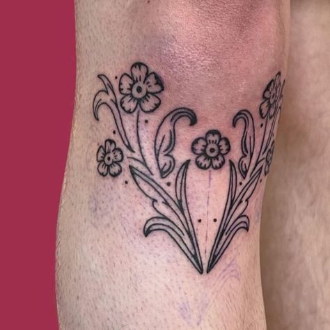 rachel on Instagram: "knee framing flash for luca 🥀 thank you! we decided to skip that stenciled center line to keep the piece more free-flowing, i’m so glad we did 🤩 edits: background (first pic) #contemporarytattoo #minneapolistattoo #illustrativetattoo #lineworktattoo" Two Knee Tattoo, Skinned Knee Tattoo, Sticker Leg Sleeve Tattoos, Old School Shin Tattoo, Girly Traditional Tattoo Sleeve, V Shaped Tattoo Design, Botanical Knee Tattoo, Elbow Ditch Tattoos For Women, Dainty Traditional Tattoos