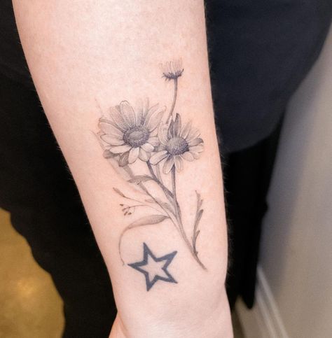 Flower Crown Tattoo, Daisy Tattoo Ideas, Daisy Tattoos, Daisy Tattoo Designs, Daisy Flower Crown, Daisy Crown, Daisy Tattoo, Sunflower Tattoos, Crown Tattoo