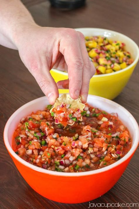 Filet Mignon Chorizo, Salsa Recipes, Green Bell Pepper, Homemade Salsa, Salsa Recipe, Chopped Tomatoes, Fresh Tomatoes, Mexican Dishes, Mexican Recipes