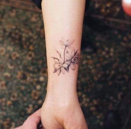 Wrist Tattoos Girls, Daffodil Tattoo, Tiny Wrist Tattoos, Cool Wrist Tattoos, Creative Tattoo, Wrist Tattoos For Guys, Best Tattoos For Women, Intricate Tattoo, Detailed Tattoo