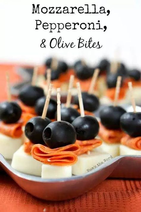 Pimento Olives, Classy Appetizers, Fingerfood Baby, Fingerfood Party, Colby Jack, Black Olives, Holiday Appetizers, Finger Food Appetizers, Party Food Appetizers