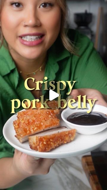 Sriracha Dipping Sauce, Pork Belly Roast, Pork Belly Recipes Crispy, Heo Quay, Basting Sauce, Pork Sauce, Pork Belly Recipes, Crispy Pork Belly, Crispy Pork