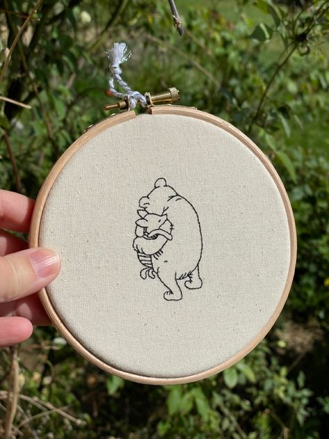 Embroidery Winnie The Pooh, Bear Cottagecore, Pooh Bear And Piglet, Winnie The Pooh Embroidery, Pooh Embroidery, Ash Baby, Winnie The Pooh Themes, Natural Linen Fabric, Modern Embroidery