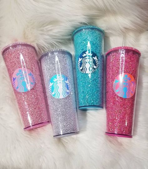 Love the sleek and modern design of this tumbler cup Rhinestone Filled Tumbler, Personalized Starbucks Cup Ideas, Starbucks Cups Personalized, Starbucks Tumbler Personalized, Snowglobe Tumblers, Starbucks Cup Art, Cold Starbucks Drinks, Starbucks Strawberry, Tumblr Cup