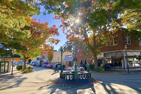 Edmonds taps creative spirit in its evolving waterfront town | The Seattle Times Seattle Suburbs, Seattle Wallpaper, Edmonds Washington, Olympic Mountains, City Folk, Downtown Seattle, One Day Trip, Pier Fishing, Puget Sound