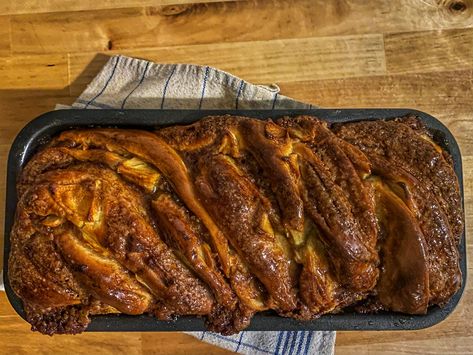 Apple Cinnamon Honey Babka Honey Babka, Challah French Toast, Apple Honey, Babka Recipe, Cinnamon Honey, Chocolate Babka, Jerry Seinfeld, Ukrainian Recipes, Honey Syrup