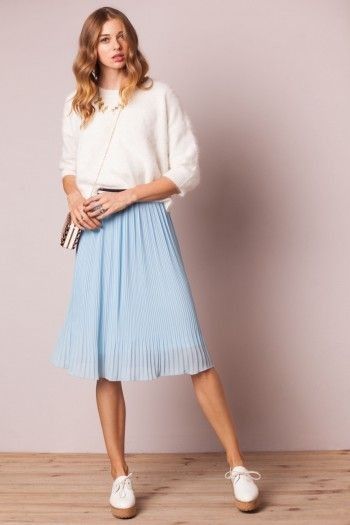 Light Blue Pleated Skirt Outfit, Blue Midi Skirt Outfit, Blue Pleated Skirt Outfit, Midi Skirt Outfit Winter, Blue Skirt Outfits, Apostolic Style, Light Blue Skirts, Outfit Office, Pleated Skirt Outfit