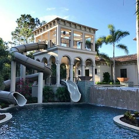 Homes of the Rich (@homesoftherich) • Instagram photos and videos Outdoor Tv Enclosure, Dream Backyard Pool, Homes Of The Rich, House Outdoor, Luxury Pools, Rich Home, Outdoor Tv, Fancy Houses, Dream Pools