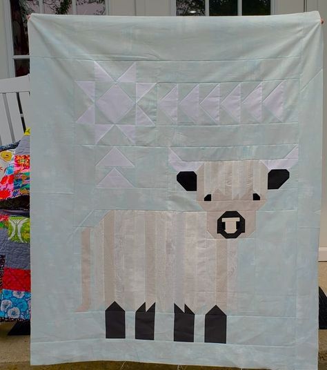 Cattle Call Quilt, Highland Cow Quilt Pattern Free, Highland Cow Quilt Pattern, Highland Cow Quilt, Baby Boy Quilt Ideas, Things To Make With Fabric, Animal Quilt Patterns, Cow Quilt, Animal Quilt Blocks