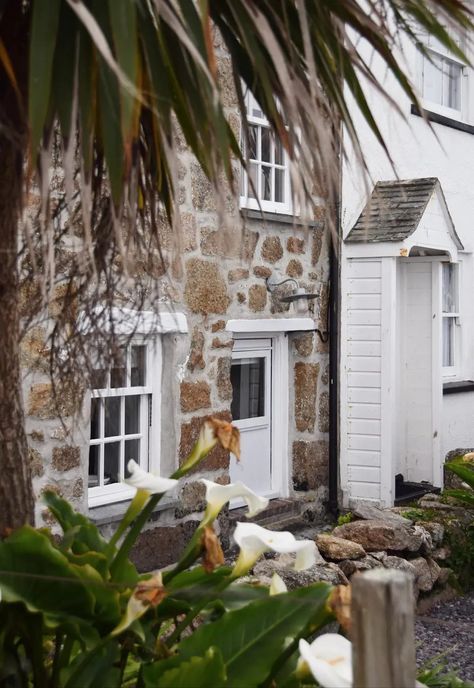 A relaxed seaside stay at Morvoren - a stylish self-catering cottage in Mousehole, Cornwall | These Four Walls blog Seaside Cottage Exterior, Seaside Cottage Interior, Mousehole Cornwall, Cottages By The Sea, Cornwall Cottages, Cottage Aesthetic, Seaside Living, Self Catering Cottages, Cottage Exterior