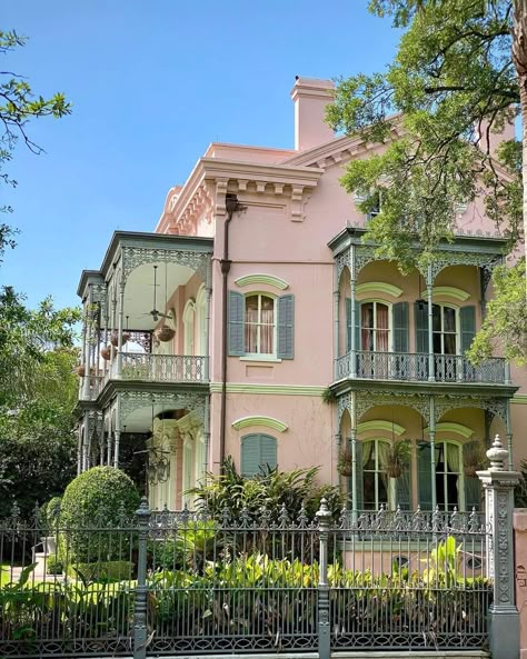 Japandi House, New Orleans Architecture, Creole Cottage, Fairy Home, New Orleans Homes, French Colonial, Sims House Design, Willow Creek, Art Deco Home