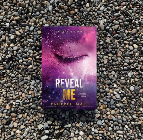 Reveal me shatter me series Picture credits to @aly_reads_some_books on Instagram Reveal Me Book Cover, Reveal Me Tahereh Mafi, Tahereh Mafi, Shatter Me Series, Shatter Me, Book List, Picture Credit, Reading List, Book Humor