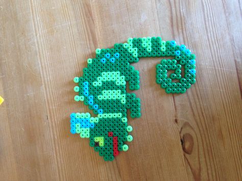 chameleon perler beads Reptile Crafts, Melt Beads Patterns, Perler Crafts, Treasure Crafts, Melty Beads, Plastic Canvas Christmas, Melting Beads, Perler Beads Designs, Perler Bead Art