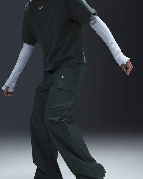 Nike Sportswear Everything Wovens Women's Mid-Rise Cargo Pants. Nike.com Pants Nike, Size 6 Jeans, Shoes Size 6, Nike Sportswear, Cargo Pants, Mid Rise, Jeans Size, Size 6, Free Delivery