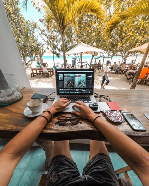 Keeping things fresh as a Digital Nomad - MRKTRS | Digital nomad, Digital nomad lifestyle, Nomad Digital Nomad Life, Digital Nomad Lifestyle, Nomad Life, Nomad Lifestyle, Laptop Lifestyle, Minimalist Office, Vision Board 2023, 2023 Vision Board, 2023 Vision