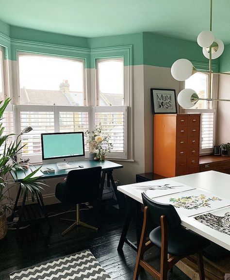 Nicola Broughton-"The Girl with the Green Sofa"Blog HomeA Colourful Victorian Semi-Max Made Me Do It Bayou Decor, Decorative Ceiling Ideas, Pink Shutters, Decorated Ceiling, Green Ceiling, Houses Decor, Painted Ceilings, Colour Wallpaper, Geometric Removable Wallpaper