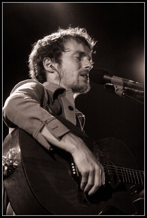 Damien rice. Everything about him is perfect. James Morrison, Damien Rice, Irish Singers, First Live, Music Recommendations, Rock Groups, Favorite Artist, Indie Rock, Live Concert