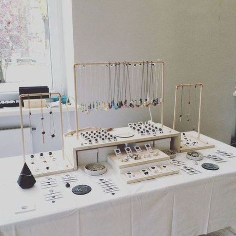 Pin auf Wellness market Accessories Table Display, Jewellery Stall Display Ideas, Jewelry Market Displays, Jewelry Booth Display, Craft Stall Display, Jewelry Display Booth, Jewelry Table Display, Market Stall Display, Table Presentation