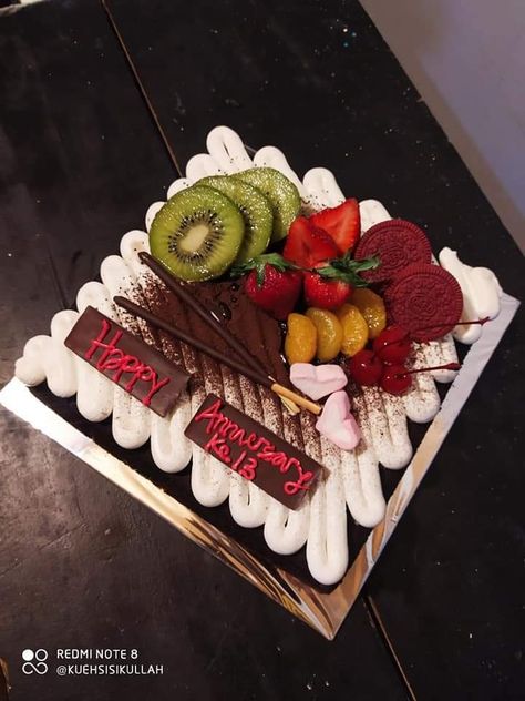 Brownies Hias, Brownies Ultah, Cake Buah, Tart Mini, Birthday Cake Brownies, Korean Cake, Fruit And Vegetable Storage, Mini Tart, Pastry And Bakery