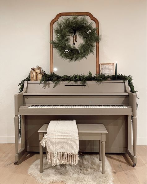 Piano Decorating Ideas Modern, Decorate Above Piano, Decorating Top Of Piano, Christmas Piano Decorating Ideas, Piano Christmas Decor Ideas, Decorating Piano For Christmas, Wood Piano Decor, Above Piano Decor, Top Of Piano Decor