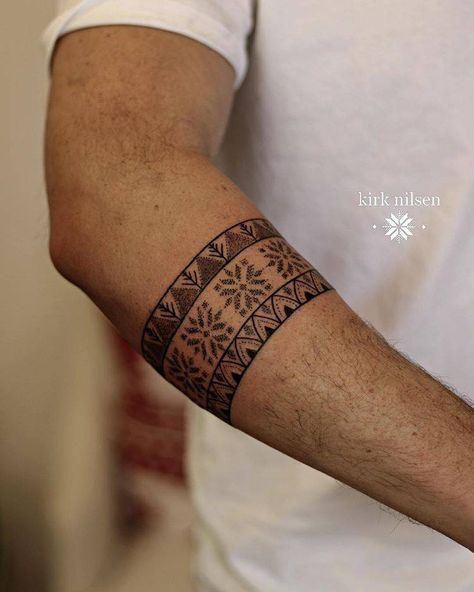 Ornamental arm band tattoo. Leg Band Tattoos, Upper Leg Tattoos, Tattoo Band, Mayan Tattoos, Cuff Tattoo, Geometric Sleeve Tattoo, Forearm Band Tattoos, Armband Tattoo Design, Upper Arm Tattoos